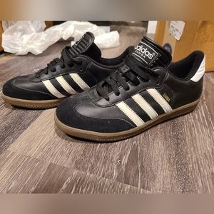 New addidas sambas women's 7.5